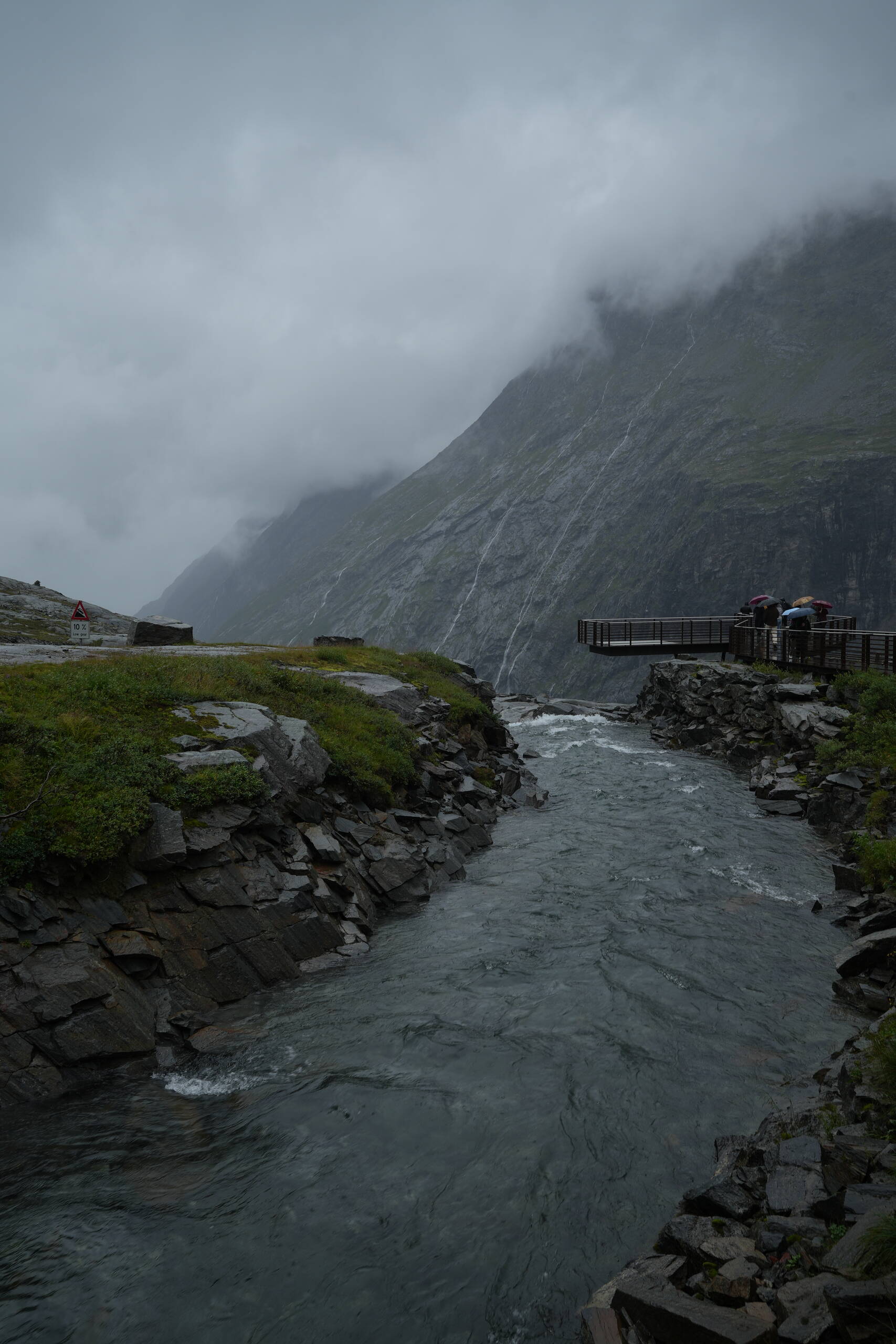 An image of waterfall start.